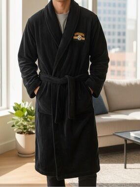 Northwest Black Fleece Shawl Collar Robe with Logo 
Men’s XL Pittsburgh Bathrobe